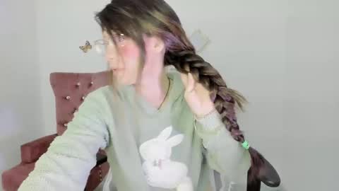 Snapshot of zooeybelair chatting on November 19, 2025, 5:07 am Alicie online show from November 19, 2025, 5:07 am