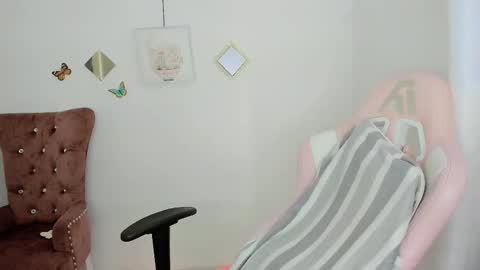 Snapshot of zooeybelair chatting on November 24, 2025, 12:49 pm Alicie online show from November 24, 2025, 12:49 pm