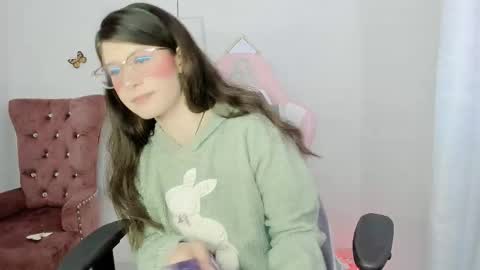 Snapshot of zooeybelair chatting on November 26, 2025, 8:37 am Alicie online show from November 26, 2025, 8:37 am