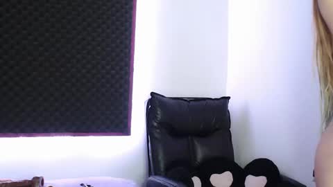 zpzphot online show from October 25, 2025, 1:40 pm