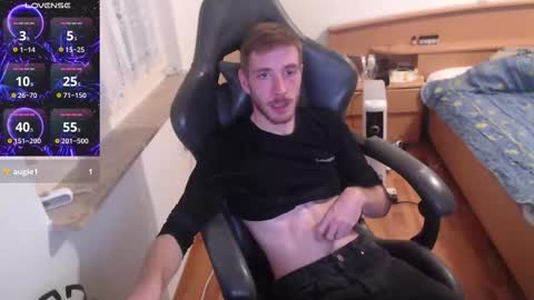 Snapshot of zuzmosfokafasz chatting on November 21, 2025, 10:19 pm Zuzmoe online show from November 21, 2025, 10:19 pm