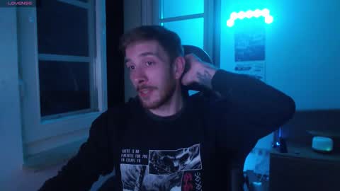 Snapshot of zuzmosfokafasz chatting on November 26, 2025, 9:16 pm Zuzmoe online show from November 26, 2025, 9:16 pm