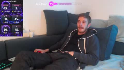 Snapshot of zuzmosfokafasz chatting on December 15, 2025, 10:47 pm Zuzmoe online show from December 15, 2025, 10:47 pm