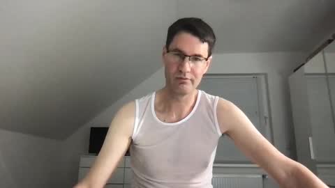 Snapshot of zzz123_cam chatting on December 22, 2024, 3:55 pm zzz123_cam online show from December 22, 2024, 3:55 pm