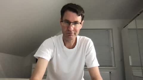 Snapshot of zzz123_cam chatting on December 2, 2025, 4:35 pm zzz123_cam online show from December 2, 2025, 4:35 pm