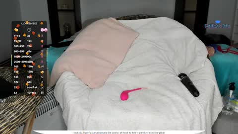 Snapshot of zzzbutterflyxxx chatting on October 24, 2025, 10:00 am Miss Carla online show from October 24, 2025, 10:00 am