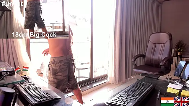 Snapshot of OnlineBossUK chatting on February 17, 2025, 11:55 am OnlineBossUK online show from February 17, 2025, 11:55 am