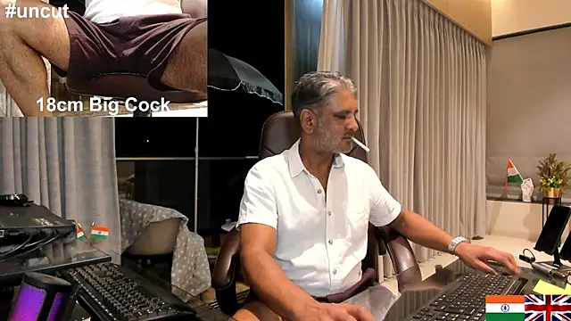 Snapshot of OnlineBossUK chatting on February 19, 2025, 5:27 pm OnlineBossUK online show from February 19, 2025, 5:27 pm