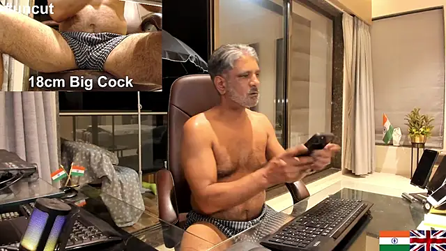 Snapshot of OnlineBossUK chatting on February 23, 2025, 12:41 am OnlineBossUK online show from February 23, 2025, 12:41 am