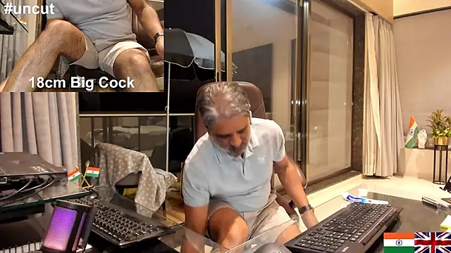 Snapshot of OnlineBossUK chatting on February 24, 2025, 3:09 pm OnlineBossUK online show from February 24, 2025, 3:09 pm