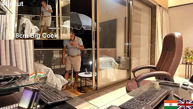 Snapshot of OnlineBossUK chatting on February 24, 2025, 7:52 pm OnlineBossUK online show from February 24, 2025, 7:52 pm