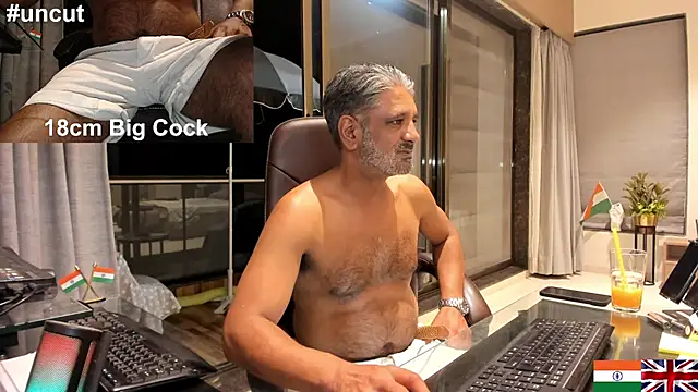 Snapshot of OnlineBossUK chatting on February 26, 2025, 1:32 am OnlineBossUK online show from February 26, 2025, 1:32 am