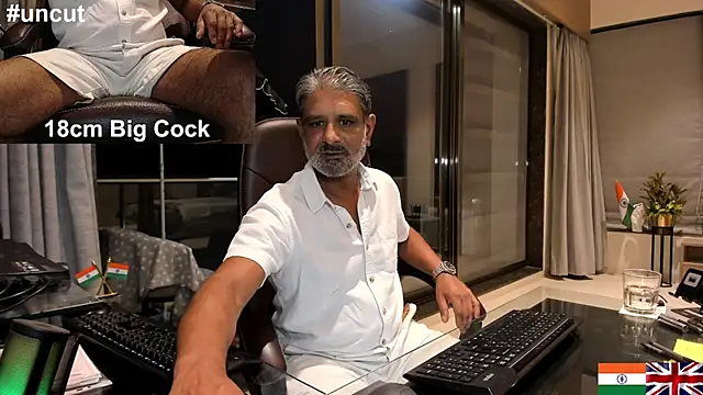 Snapshot of OnlineBossUK chatting on February 27, 2025, 1:38 pm OnlineBossUK online show from February 27, 2025, 1:38 pm