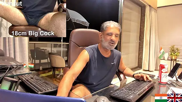 Snapshot of OnlineBossUK chatting on March 1, 2025, 7:59 pm OnlineBossUK online show from March 1, 2025, 7:59 pm