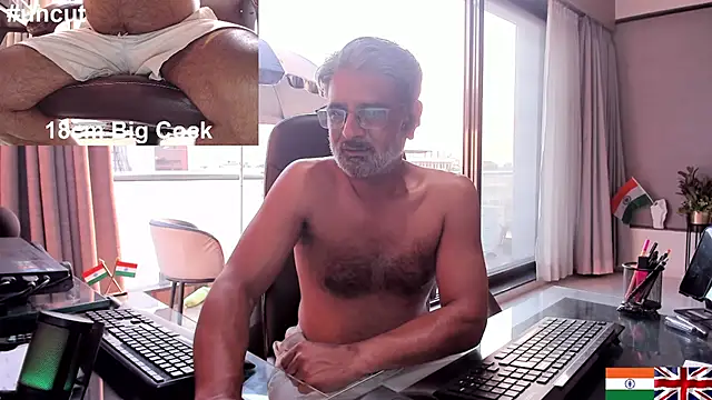 Snapshot of OnlineBossUK chatting on March 10, 2025, 12:37 pm OnlineBossUK online show from March 10, 2025, 12:37 pm