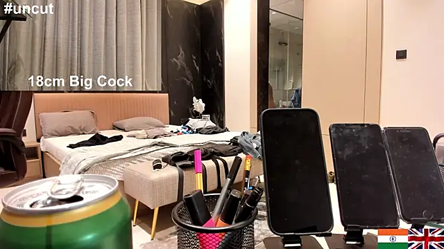 Snapshot of OnlineBossUK chatting on March 11, 2025, 12:33 am OnlineBossUK online show from March 11, 2025, 12:33 am