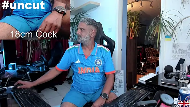 Snapshot of OnlineBossUK chatting on March 16, 2025, 1:28 am OnlineBossUK online show from March 16, 2025, 1:28 am