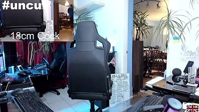 Snapshot of OnlineBossUK chatting on March 16, 2025, 4:30 am OnlineBossUK online show from March 16, 2025, 4:30 am