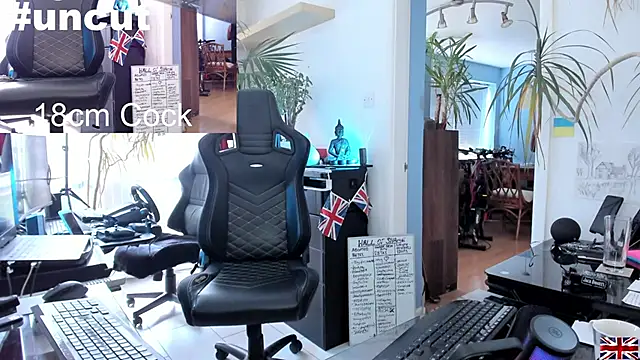 Snapshot of OnlineBossUK chatting on March 16, 2025, 3:06 pm OnlineBossUK online show from March 16, 2025, 3:06 pm