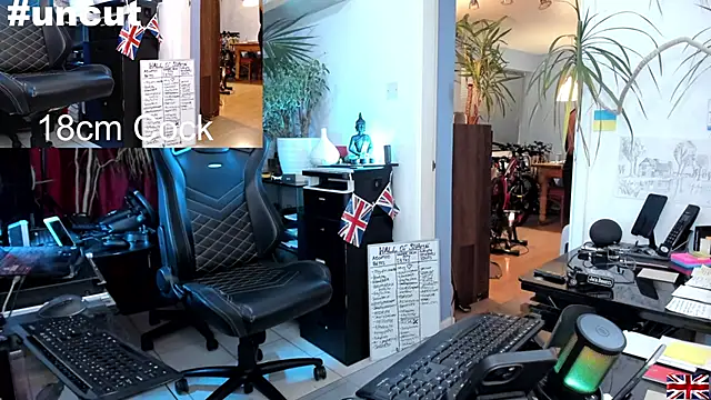 Snapshot of OnlineBossUK chatting on March 16, 2025, 9:16 pm OnlineBossUK online show from March 16, 2025, 9:16 pm