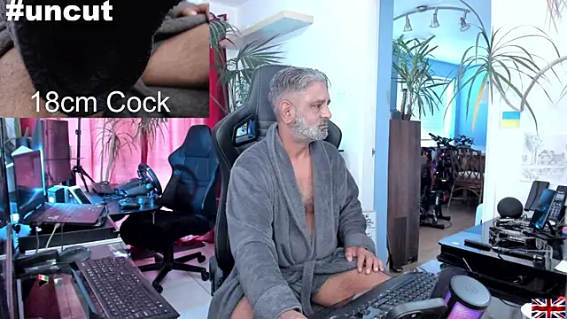 Snapshot of OnlineBossUK chatting on March 18, 2025, 8:47 am OnlineBossUK online show from March 18, 2025, 8:47 am