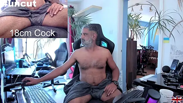 Snapshot of OnlineBossUK chatting on March 18, 2025, 11:52 am OnlineBossUK online show from March 18, 2025, 11:52 am