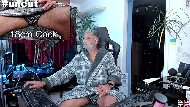 Snapshot of OnlineBossUK chatting on March 19, 2025, 1:32 am OnlineBossUK online show from March 19, 2025, 1:32 am