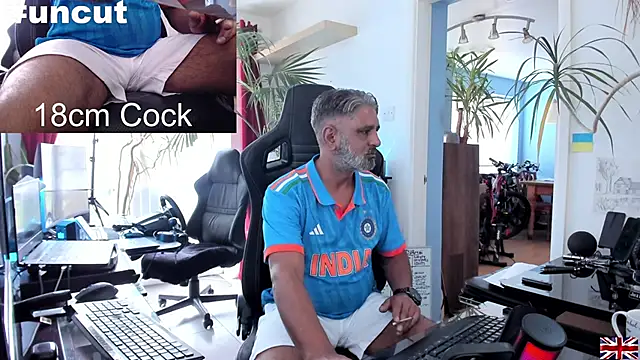 Snapshot of OnlineBossUK chatting on March 19, 2025, 2:13 pm OnlineBossUK online show from March 19, 2025, 2:13 pm