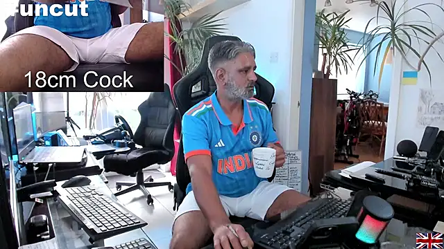 Snapshot of OnlineBossUK chatting on March 19, 2025, 5:39 pm OnlineBossUK online show from March 19, 2025, 5:39 pm