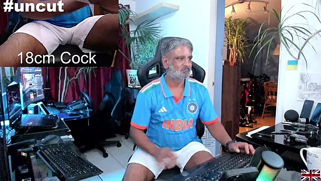 Snapshot of OnlineBossUK chatting on March 19, 2025, 11:47 pm OnlineBossUK online show from March 19, 2025, 11:47 pm