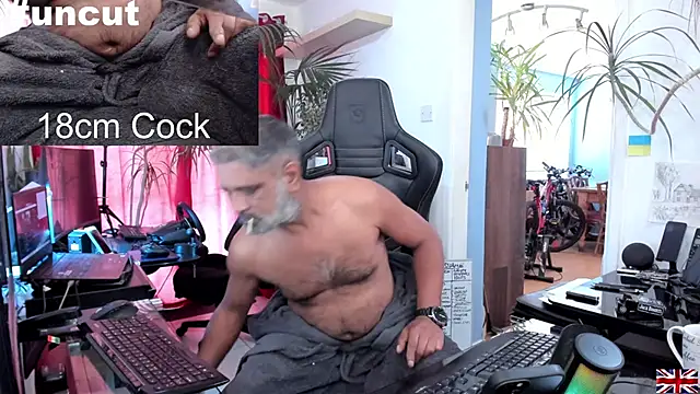 Snapshot of OnlineBossUK chatting on March 20, 2025, 12:00 pm OnlineBossUK online show from March 20, 2025, 12:00 pm