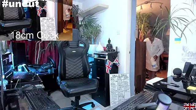 Snapshot of OnlineBossUK chatting on March 20, 2025, 7:04 pm OnlineBossUK online show from March 20, 2025, 7:04 pm