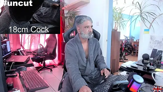 Snapshot of OnlineBossUK chatting on March 21, 2025, 12:17 pm OnlineBossUK online show from March 21, 2025, 12:17 pm