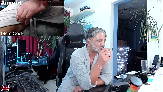 Snapshot of OnlineBossUK chatting on September 9, 2025, 4:12 am OnlineBossUK online show from September 9, 2025, 4:12 am