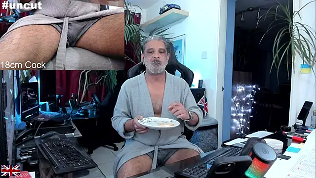 Snapshot of OnlineBossUK chatting on September 15, 2025, 3:17 am OnlineBossUK online show from September 15, 2025, 3:17 am