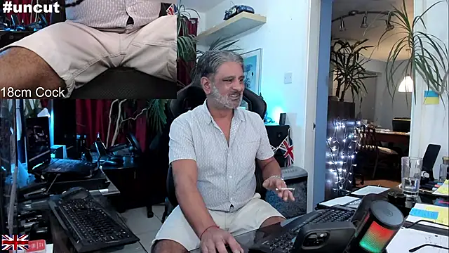 Snapshot of OnlineBossUK chatting on September 19, 2025, 2:13 am OnlineBossUK online show from September 19, 2025, 2:13 am