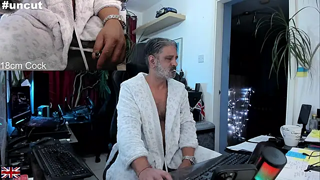 Snapshot of OnlineBossUK chatting on September 24, 2025, 10:13 pm OnlineBossUK online show from September 24, 2025, 10:13 pm