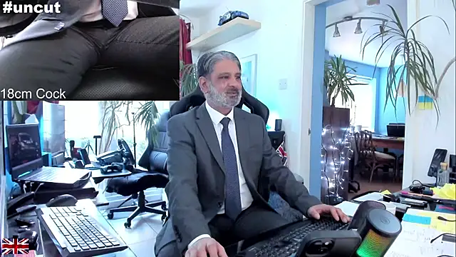 Snapshot of OnlineBossUK chatting on September 30, 2025, 11:48 am OnlineBossUK online show from September 30, 2025, 11:48 am