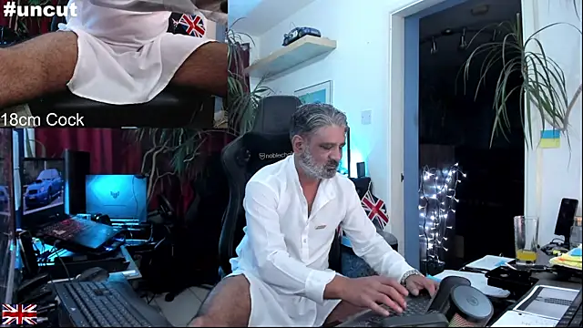 Snapshot of OnlineBossUK chatting on October 28, 2025, 5:33 am OnlineBossUK online show from October 28, 2025, 5:33 am