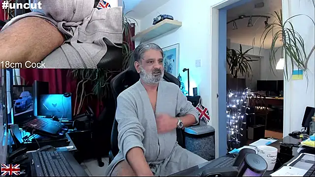 Snapshot of OnlineBossUK chatting on November 1, 2025, 3:08 am OnlineBossUK online show from November 1, 2025, 3:08 am