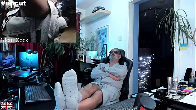 Snapshot of OnlineBossUK chatting on November 7, 2025, 5:29 am OnlineBossUK online show from November 7, 2025, 5:29 am