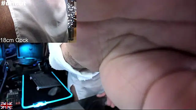 Snapshot of OnlineBossUK chatting on November 29, 2025, 12:57 am OnlineBossUK online show from November 29, 2025, 12:57 am