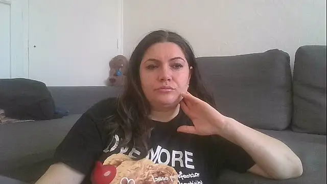 Snapshot of Squirtlady38 chatting on October 6, 2025, 8:01 am Squirtlady38 online show from October 6, 2025, 8:01 am