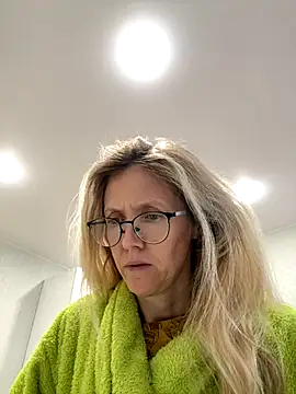 Snapshot of angelmommu chatting on October 24, 2025, 6:43 am angelmommu online show from October 24, 2025, 6:43 am