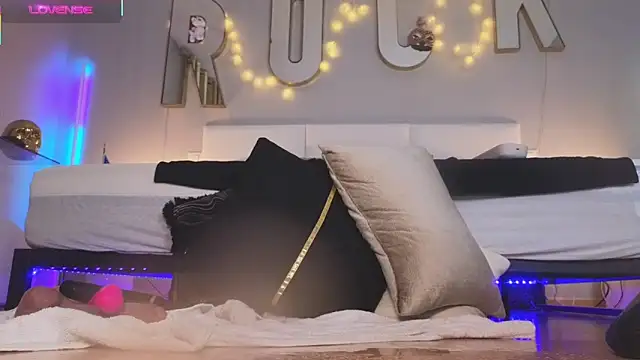 Snapshot of Helena_Karel chatting on January 15, 2025, 8:48 pm Helena Karel online show from January 15, 2025, 8:48 pm