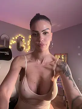 Snapshot of Helena_Karel chatting on February 8, 2025, 7:27 pm Helena Karel online show from February 8, 2025, 7:27 pm