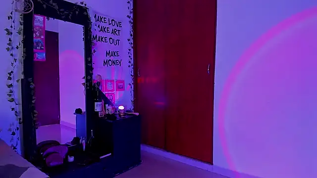 little kayla  online show from November 28, 2025, 9:17 pm