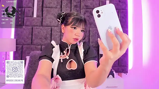 Snapshot of Petit-Rosse chatting on March 6, 2025, 10:47 pm Petit-Rosse online show from March 6, 2025, 10:47 pm