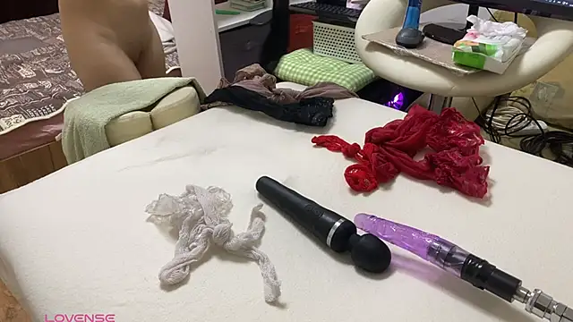 Snapshot of SunriseGuys chatting on February 12, 2025, 1:16 pm SunriseGuys online show from February 12, 2025, 1:16 pm