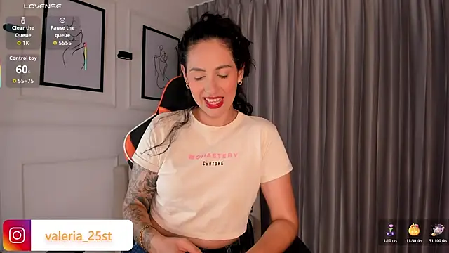 valeriia25  online show from October 29, 2025, 10:33 pm